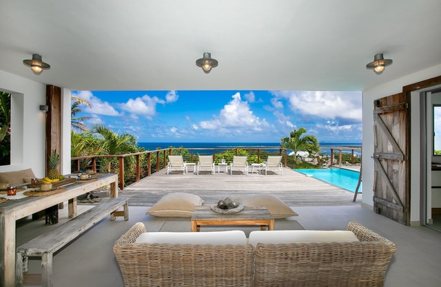 Villa with breathtaking sea views and unique authentic charm!