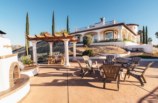 Via del Sur by AvantStay | Private Spanish Villa w/Views | Walk to Wineries!
