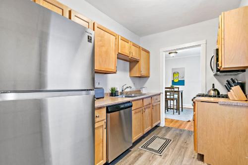 Vibrant 1BR Apartment in Roscoe Village - Marshfield N3