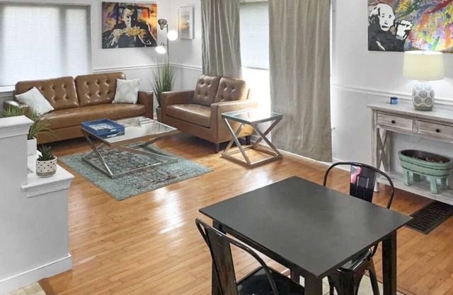 ★ Vibrant Home. Perfect Location.