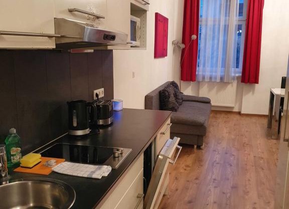 Vibrant Red Apartment I contactless Check-In