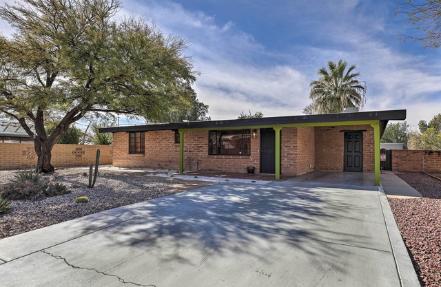 Vibrant Tucson Home: Pool, Hot Tub & Fire Pit