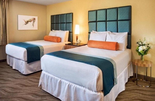 Vibrant Two Queens Room Near San Diego Harbor – Walkable Little Italy Stay