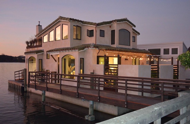 Vicino al Mare, Floating Home, Houseboat, Mediterranean Tranquilty