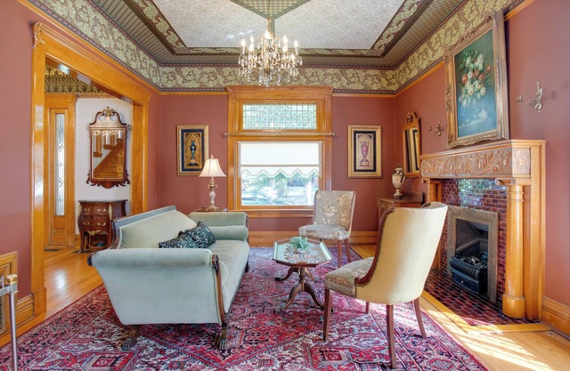 Victorian-Style Cheesman Park Apt - 2 Mi to Dtwn
