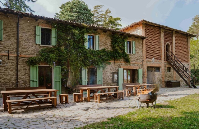 Vidovina: Farmhouse with Pool - 7 bedrms/22 beds