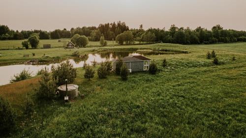 Vienkiemio oazė - Skandinaviškas namelis su vaizdu į tvenkinį