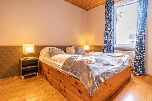 Vienna's Finest Spacious 2BR & 1LR Apartment