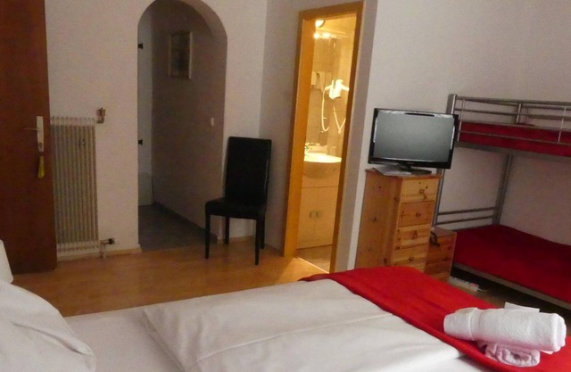Vierbettzimmer, Dusche, WC, Standard - Hotel Kirchenwirt
