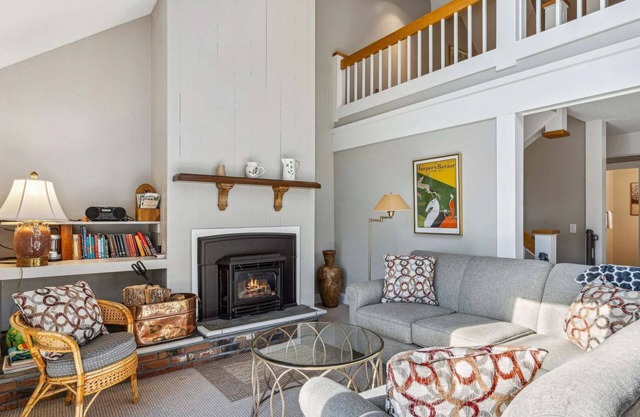 Views, AC, and Family Fun - Kingswood 12E