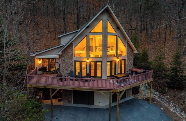 Views, Fire Pit, Game Rm, Theater, Sauna, Poker