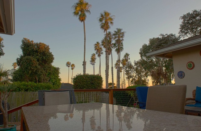 Views of Ocean & Islands & 100 Steps to Shoreline Park - 43 Five Star Reviews