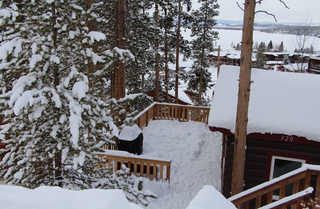 "Views with a Cabin" - in the Historic Town of Grand Lake