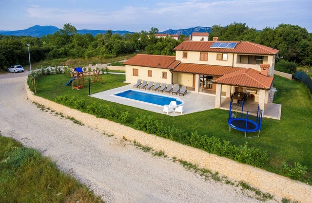 Vila Jadran - Holiday Home In Nedešćina, 8 + 2 Persons, 4 Bedrooms With Bathroom