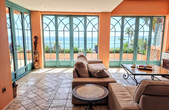 Villa 10 people, pool, sea view, beach on foot