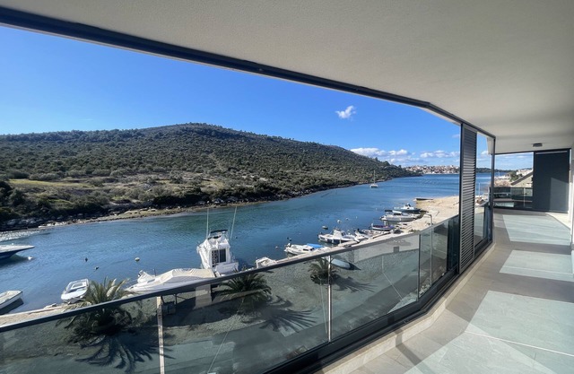 Villa 11/C6 Rogoznica Sea Front