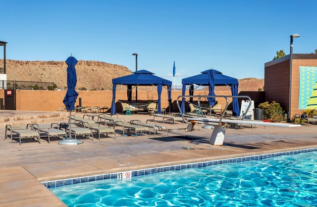 Villa 19 -Luxury Villa Pool and Hot Tub, Pickleball