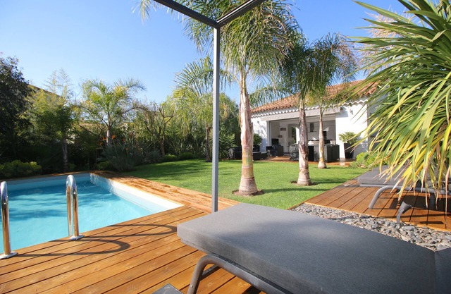 Villa , 2 miles & 6 min from Cannes Croisette, beaches & FILM FESTIVAL