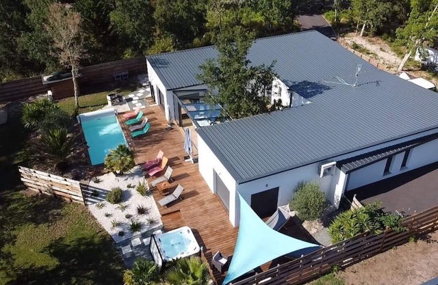 Villa 230m2, 6 bedrooms, swimming pool and jacuzzi in Moliets