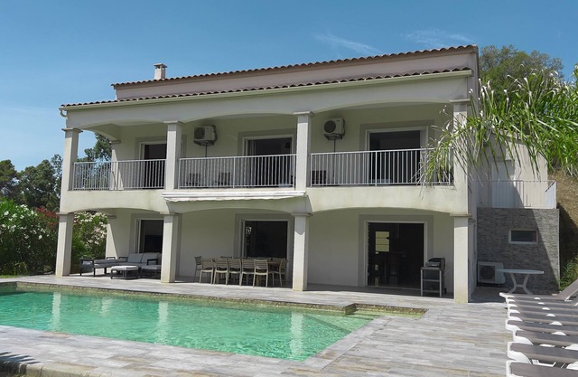 Villa 300m2 Avec Piscine Chauffée Proche Ajaccio et Porticcio