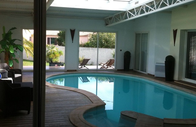 VILLA 380M2 LAND 2700m2 - HEATED INDOOR POOL - QUIET