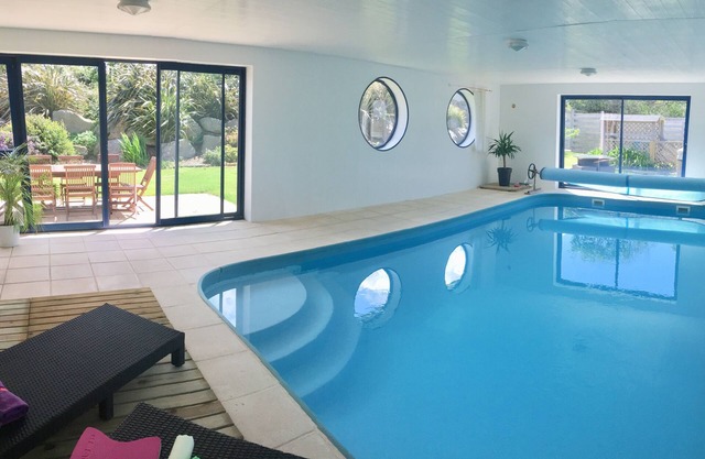 Villa 4* private indoor pool/SPA - Beach 200m away