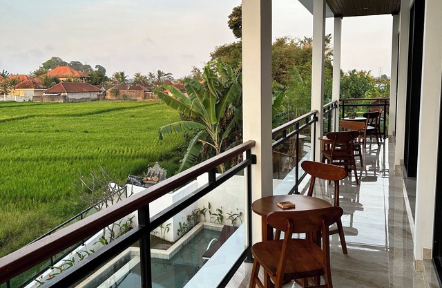 Villa 4BDR rice field view south of Ubud. Swimming pool + outdoor bath.