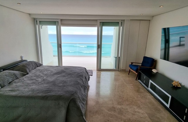 Villa 4BR next to the beach