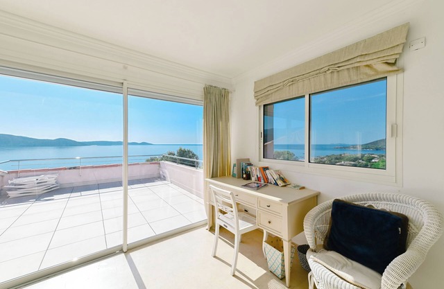 Villa 6 bedrooms, Sea view, Swimming pool, haven of peace 5 mn from the beach