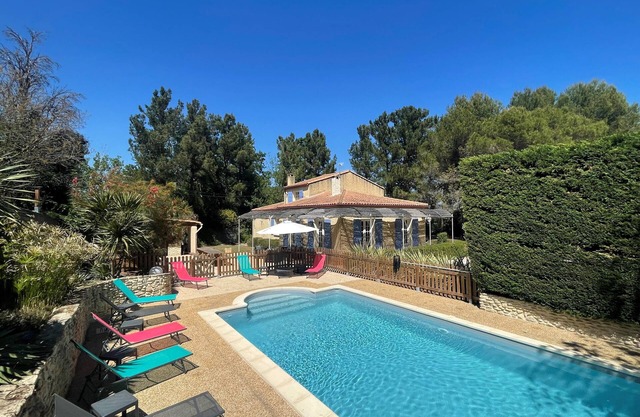 Villa 6km from St Rémy de Provence with swimming pool for 2 to 10 people
