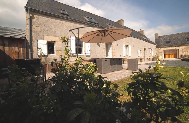 Villa '7pers Piscine-spa Plage 4kms' with Private Terrace, Private Garden and Wi-Fi