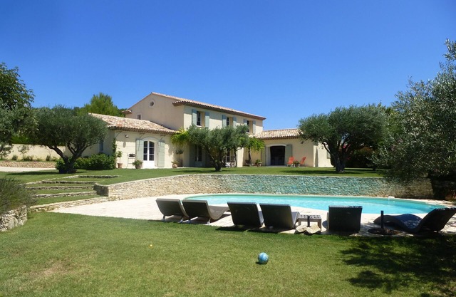 Villa 8 people pool South Luberon near Aix-en-Provence