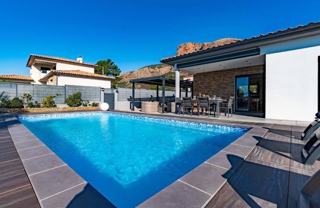 Villa 8 People with Private Pool