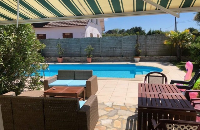 Villa 8 persons with swimming pool near the beach
