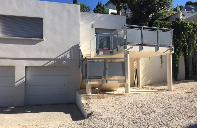 Villa 80 m from the beach