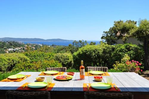 Villa Abeille : douces vacances d'été avec vue mer