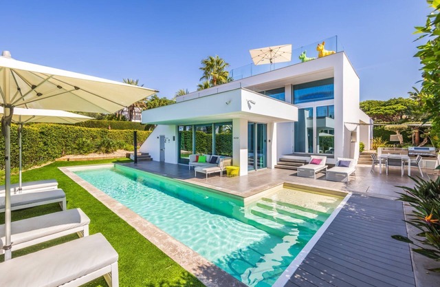 Villa Adea - Four Bedroom Villa, Sleeps 8