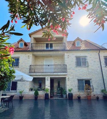 Villa Agos
