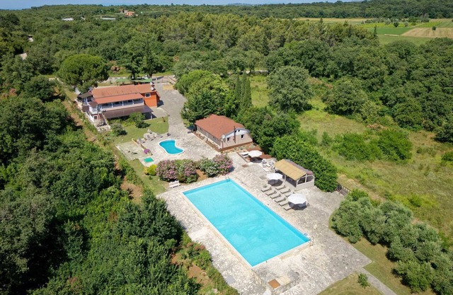 Villa Al Parco - 14 Persons, 6 Bedrooms, Neighbor free, Private Pool