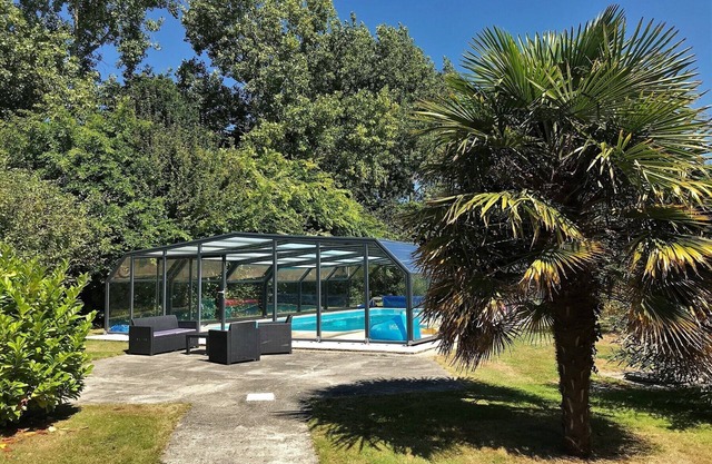 Villa all on the ground floor with WIFI, private swimming pool under top shelters in PLEUMEUR-BODOU