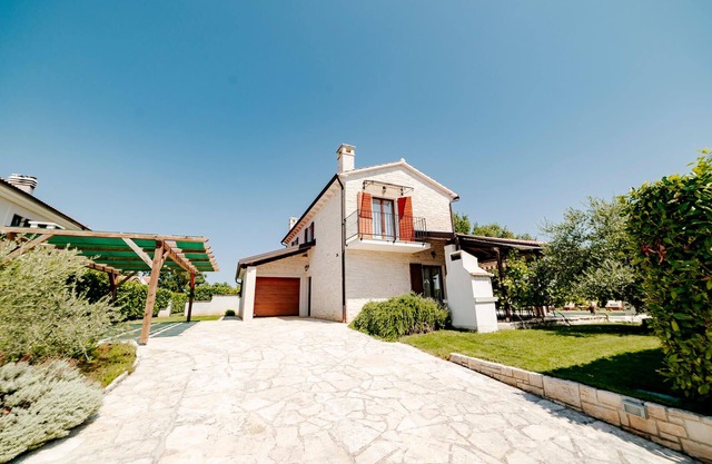 Villa Alma with private pool in a quiet location