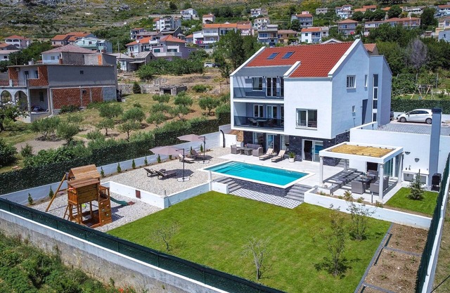Villa Angelus with heated pool