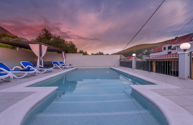 Villa Anny with Private Pool & Free Parking Garage