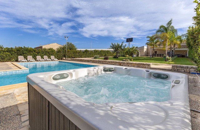 Villa 'Antica Aia Relax' with Private Pool, Wi-Fi and Air Conditioning