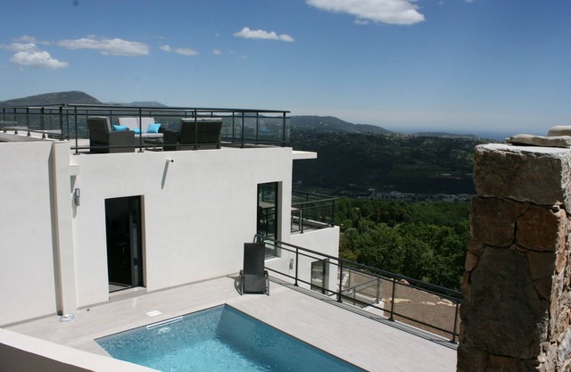 Villa Apartments, private garden and pool, sea view
