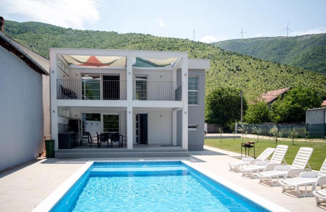 Villa Aqua