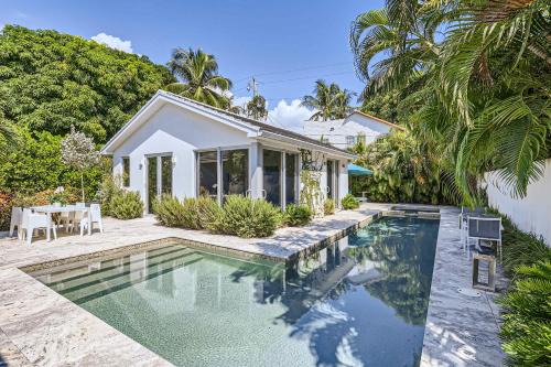 Villa Ardmore - Indulge in Spa Living with Guesthouse & Private Pool