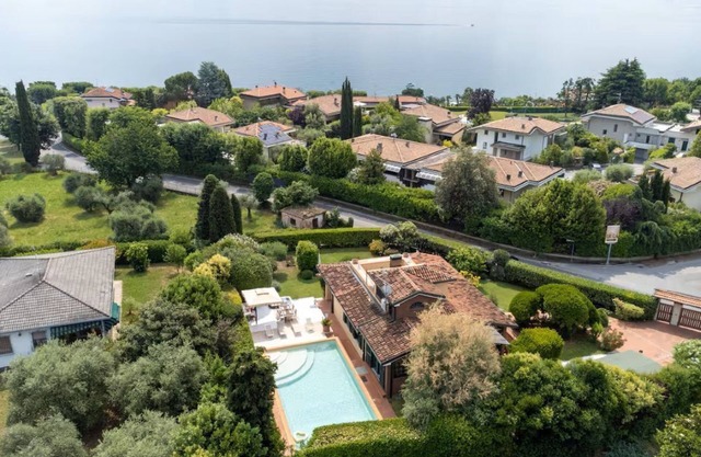 Villa Artemisia - Luxury Villa 300m from the lake, Saltwater pool, Jacuzzi