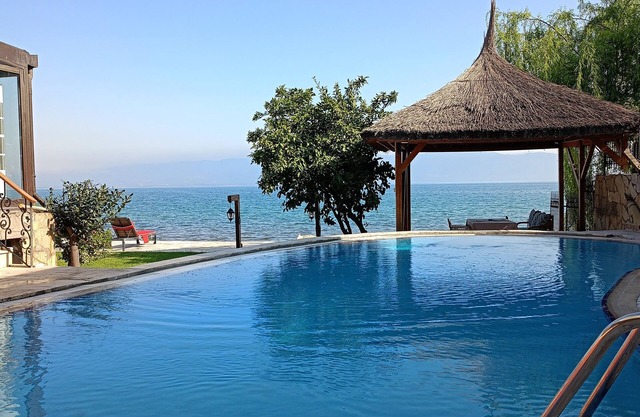 Villa Atroa Lake House - Cozy Studio Villa on Iznik Lake. Spectacular view.