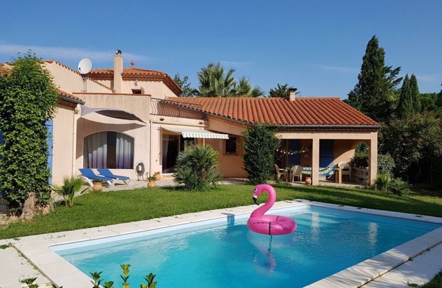 Villa Avec Jardin et Piscine Proche du Centre du Village